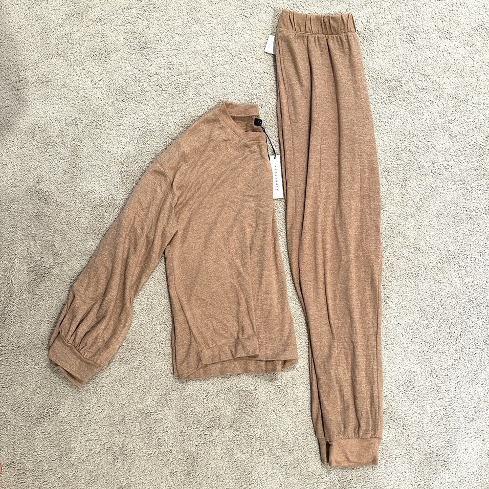 NWT! 2 piece long sleeve/pant loungewear set
